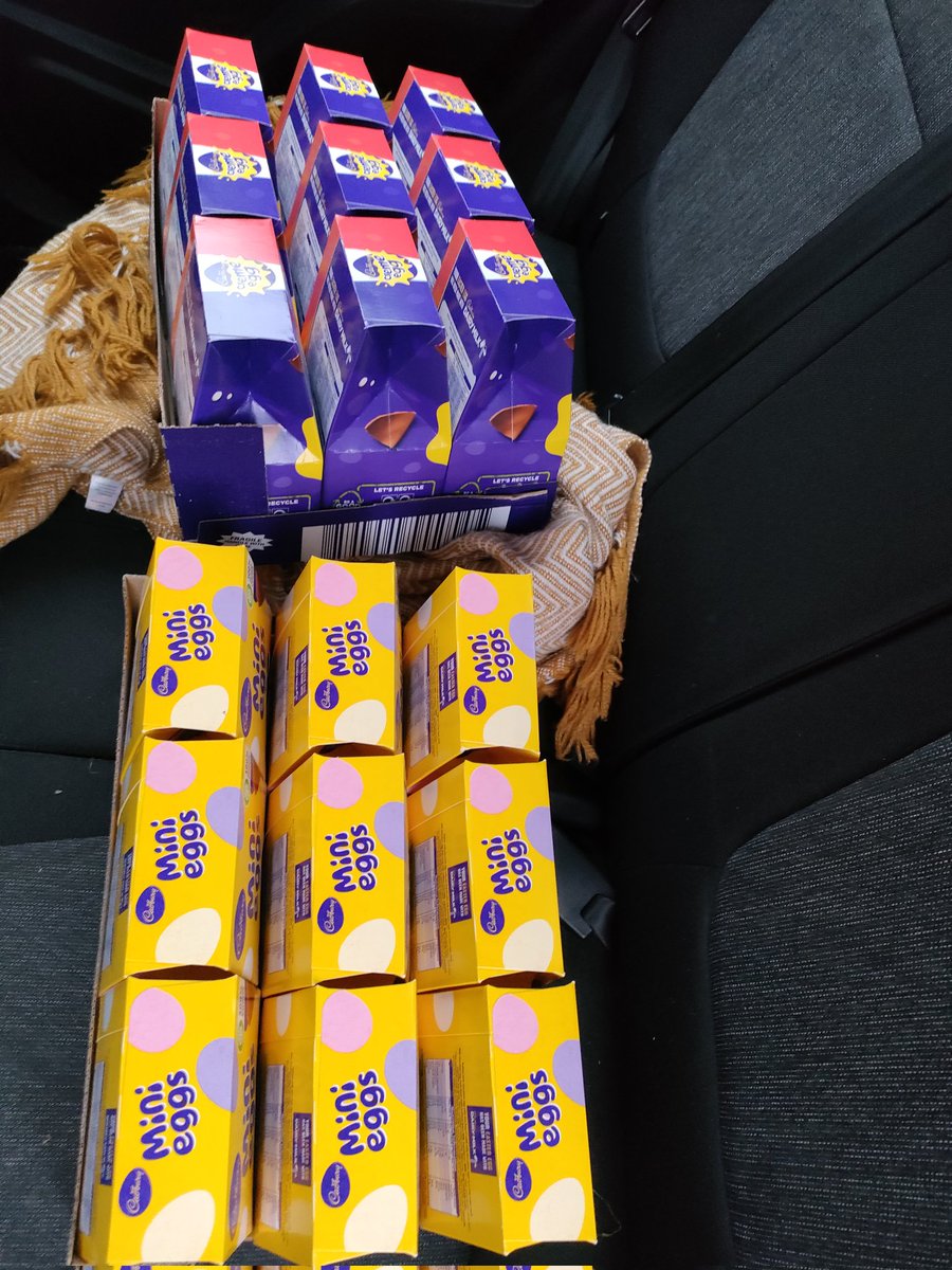 RebeccaCrossle2's tweet photo. Day 7 supplies packed in and ready to go @JamesPagetNHS @NHSNWCCG #earlyeaster #vaccinessaveslives watch this space for some more #protectyourselfies today ๐๐ https://t.co/ZqYsFrwD9l