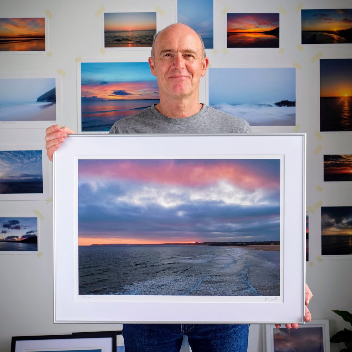 Trevornick5Star's tweet photo. This #FREEBIEFRIDAY we have teamed up with The Day That... - An amazing local business who go out onto the #Cornish coastline every day of the year and photograph every single sunrise! Head to our Facebook for details and to enter: https://t.co/EMHj370bOR #win https://t.co/Jl3fmz7DJD
