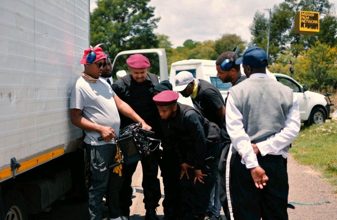 matlimohapeloa's tweet photo. Happy Friday errbody! #AbafanaAbabi 📸: @mzansifilmnetwork https://t.co/cAXjp0EvxP