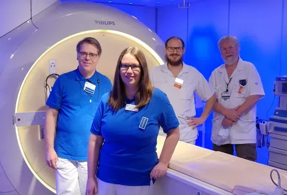 Swedish MRI #radiographer team led by Johan Kihlberg of @LiU_CMIV in #linkoping won Scientific Paper of the Year award in the #EuroMinnies 2022 for #EurRadiol survey of #MRIsafety. The full list of 9 recipients is now live. buff.ly/36cJTuG @ESR_Journals