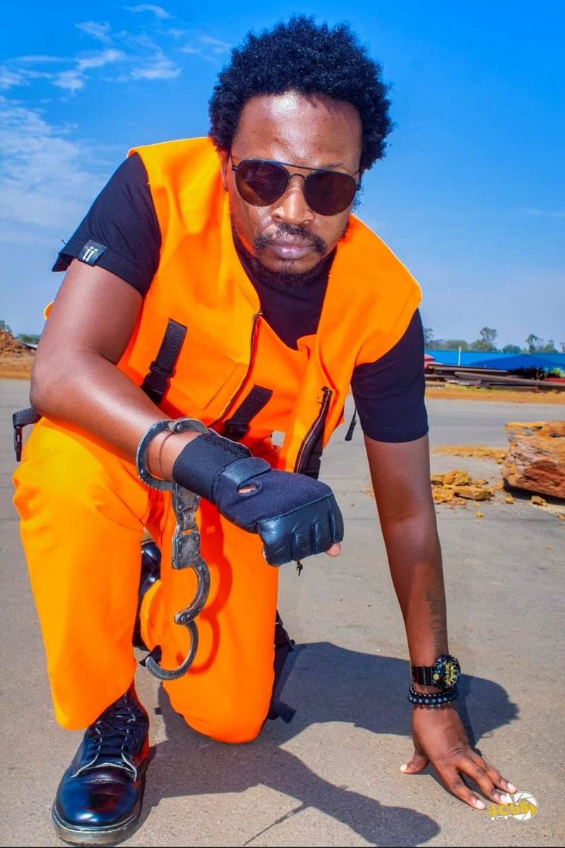 Pls citizens join me in campaigning to get <a href="/SehCalazMusic/">Seh Calaz Music</a> to the Sunday Yellow rally? What are his fees and we can all contribute so that the people get some entertainment?  Artists need to feed their families and that of the crews! Would Seh Calais come? Please RT

#SupportLocal