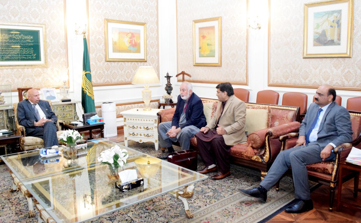 گورنر و چانسلر چوھدری محمد سرور نے VC بہاٶالدین زکریا یونیورسٹی سے ملاقات میں ہدایات جاری کی ہیں کہBZUکے کالجزکےساتھ الحاق اور دیگررولزکی خلاف ورزی کیصورت میں  ذمہ داروں کے تعین کیلیے باقاعدہ کاروائی کرواٸی جاٸے اورتمام حقاٸق کی روشنی میں تادیبی کارواٸی عمل میں لائی جاٸے۔