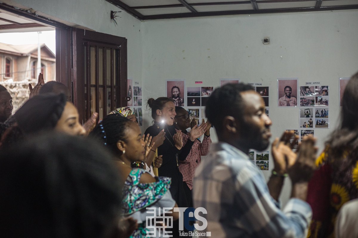 TES_RDC's tweet photo. 12.02.2022 #Restitution de la formation en #photographie avec #10filles #participantes #passionnées.

#Mini_exposition : un travail #magnifique réalisé par nos participantes. 

Merci au formateurs @Martin_Lukongo &amp; #Narcisse

Et @nnp_drc on voit @allykahashy @latouifa pr la #docu https://t.co/ipEKV13J7U