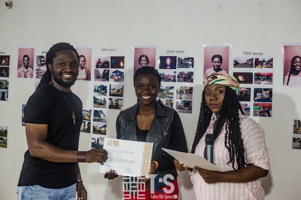 TES_RDC's tweet photo. 12.02.2022 #Restitution de la formation en #photographie avec #10filles #participantes #passionnées.

#Mini_exposition : un travail #magnifique réalisé par nos participantes. 

Merci au formateurs @Martin_Lukongo &amp; #Narcisse

Et @nnp_drc on voit @allykahashy @latouifa pr la #docu https://t.co/dKOoeEoEQ4