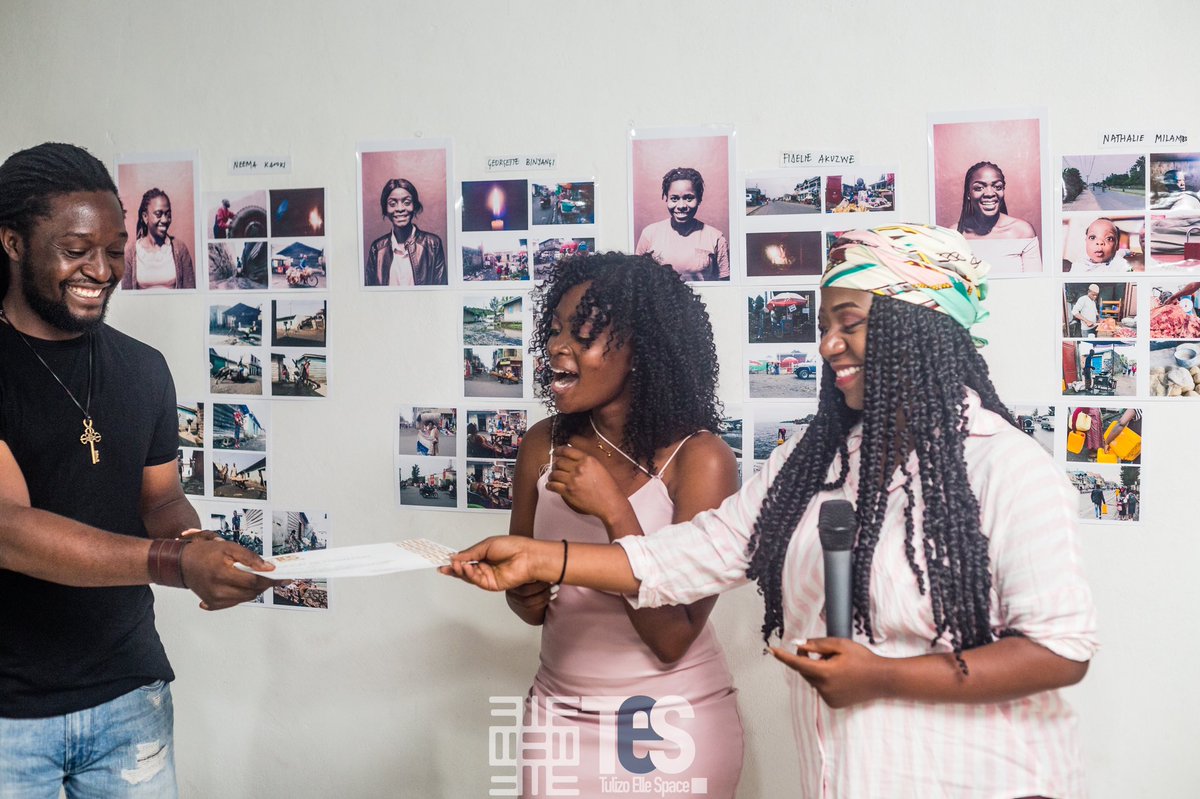 TES_RDC's tweet photo. 12.02.2022 #Restitution de la formation en #photographie avec #10filles #participantes #passionnées.

#Mini_exposition : un travail #magnifique réalisé par nos participantes. 

Merci au formateurs @Martin_Lukongo &amp; #Narcisse

Et @nnp_drc on voit @allykahashy @latouifa pr la #docu https://t.co/d7K0JL2RL9