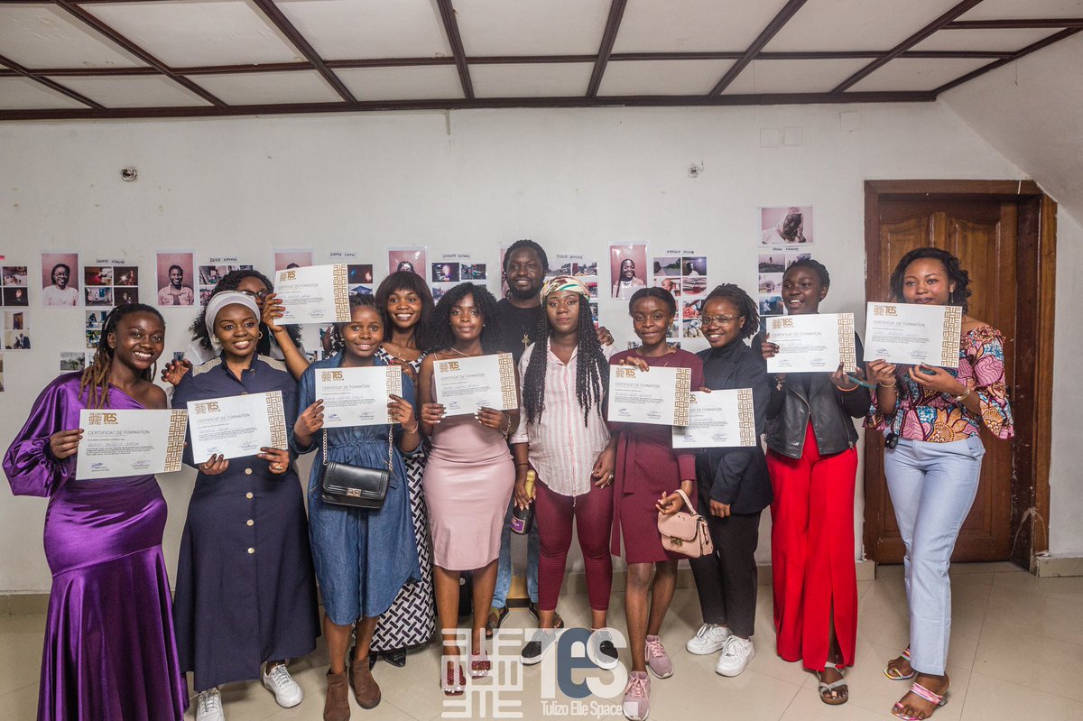 TES_RDC's tweet photo. 12.02.2022 #Restitution de la formation en #photographie avec #10filles #participantes #passionnées.

#Mini_exposition : un travail #magnifique réalisé par nos participantes. 

Merci au formateurs @Martin_Lukongo &amp; #Narcisse

Et @nnp_drc on voit @allykahashy @latouifa pr la #docu https://t.co/4FM27jJ4oU