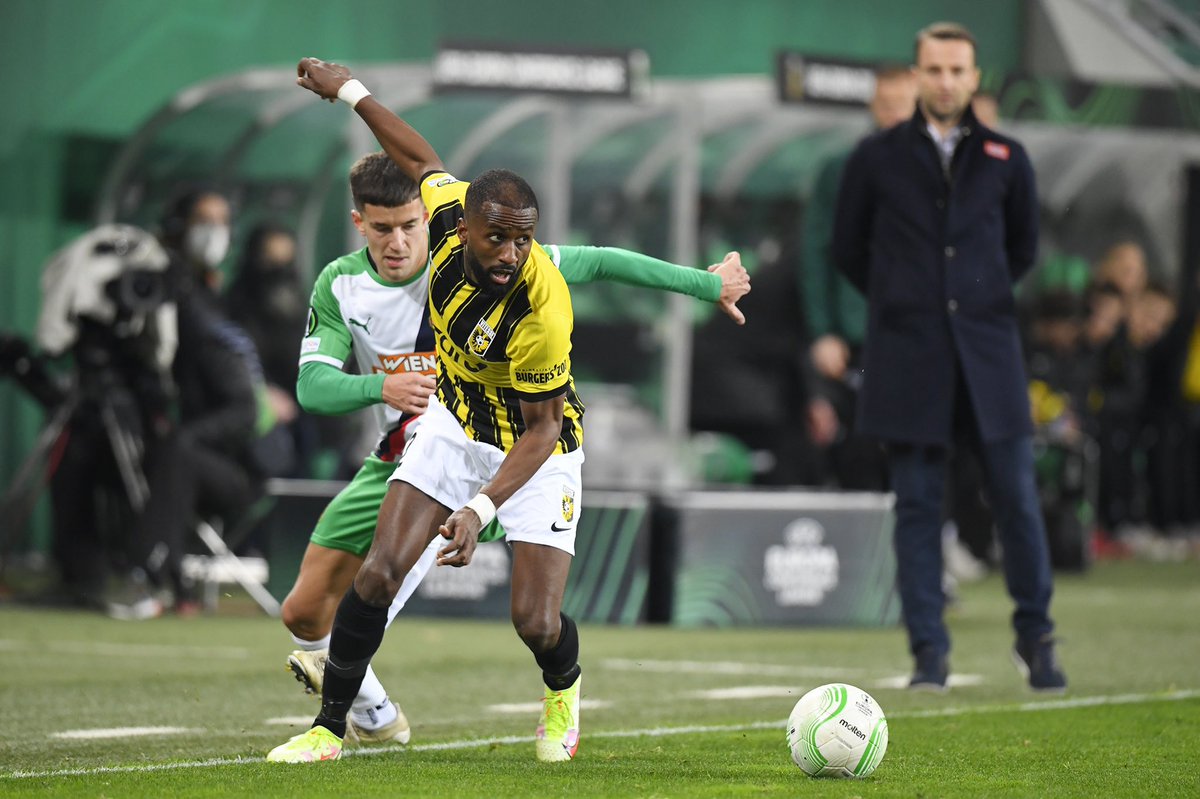 MijnVitesse's tweet photo. Keep your head up, boys! ๐ช
We moeten door! ๐ #utrVIT
#Vitesse #scrVIT #UECL https://t.co/d1JpJa4gM3