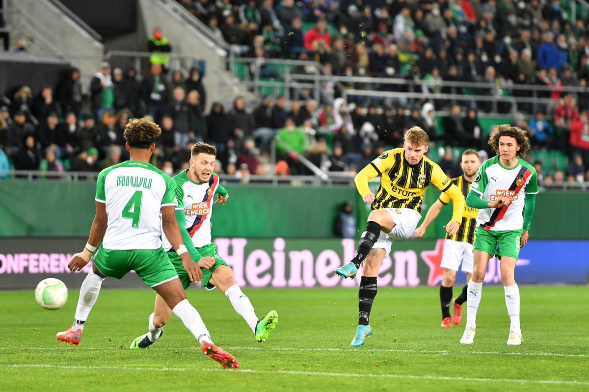 MijnVitesse's tweet photo. Keep your head up, boys! ๐ช
We moeten door! ๐ #utrVIT
#Vitesse #scrVIT #UECL https://t.co/d1JpJa4gM3