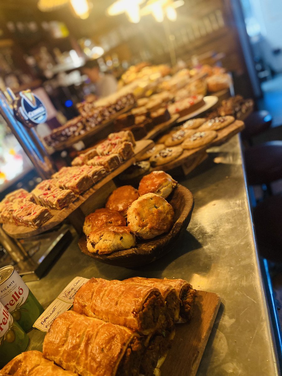 libbys_cafe's tweet photo. Libby’s looking on point this morning! Hunker down, get some bread and cakes and listen to the storm! https://t.co/mECAQKUrTM