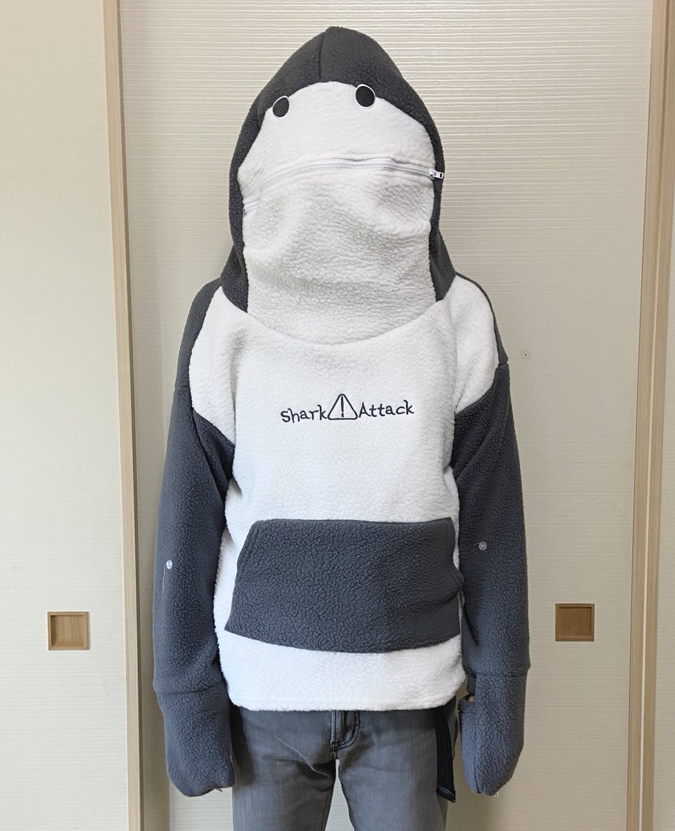 酔った勢いで可愛いサメパーカーを買ったら 画像とは似ても似つかぬシャクレた何かが届いた ちょっと欲しい 愛着湧きそう Togetter