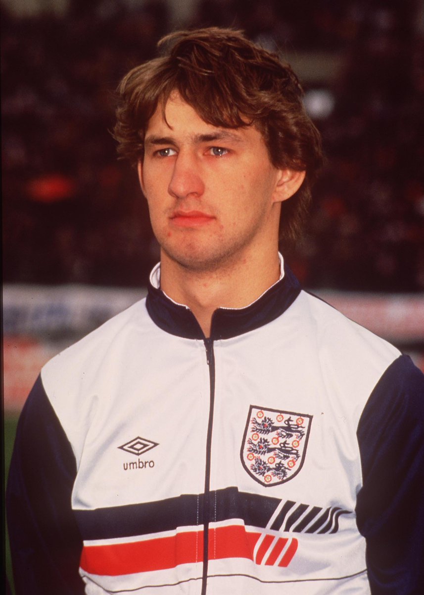 ArseOnThisDay's tweet photo. 18/02/87: Tony Adams makes his international debut. He played 66 times for England, as well as 15 England “B” games, and five games for England under 21s https://t.co/I5fQYLX01u