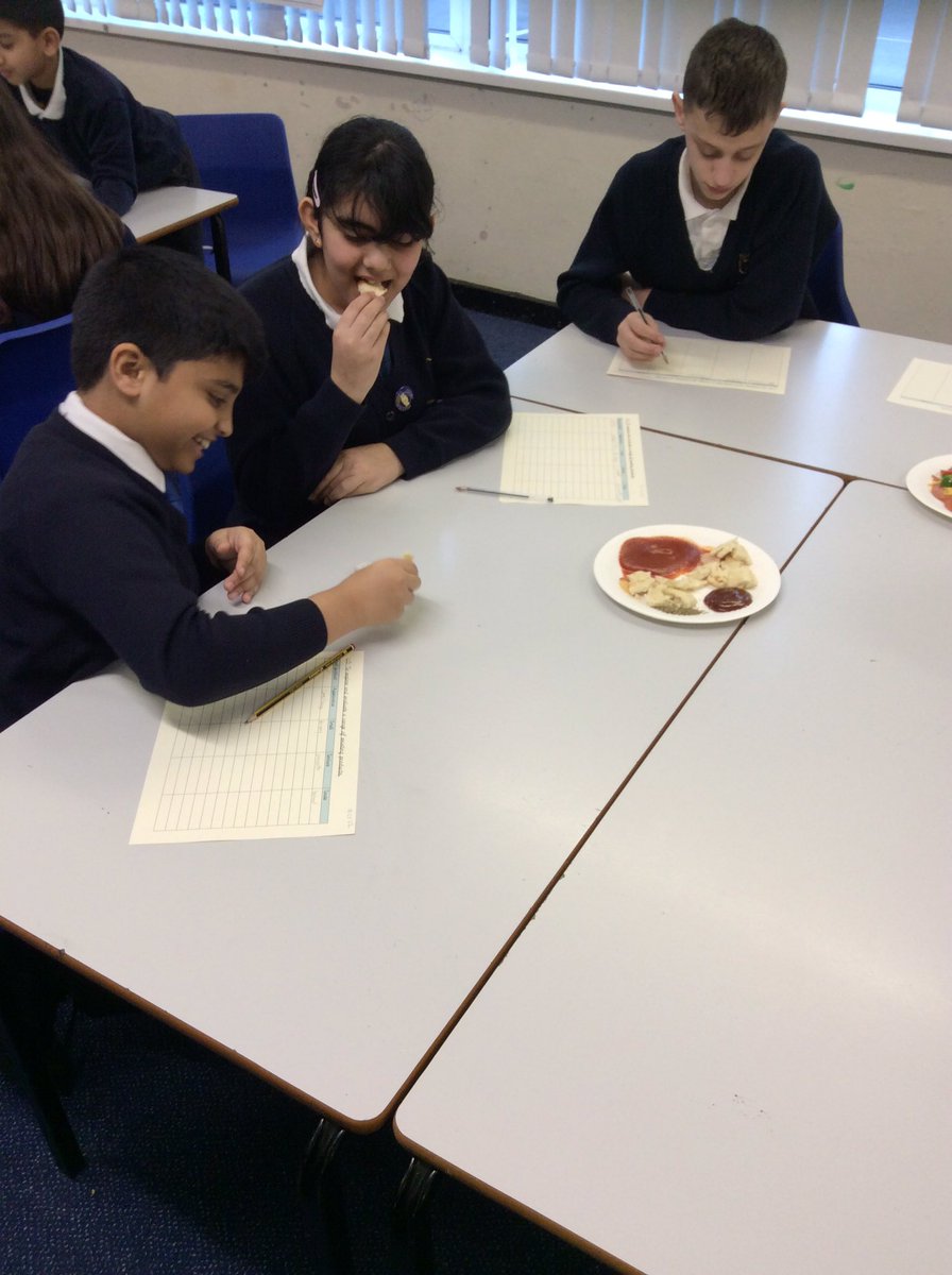 championsSTM's tweet photo. This morning we are exploring and evaluating pizza toppings, deciding which we will include on our own pizza designs 🍅🌶🍍🥓🍗🍕#stmdt #stmcookery https://t.co/FxzY2zFd5r