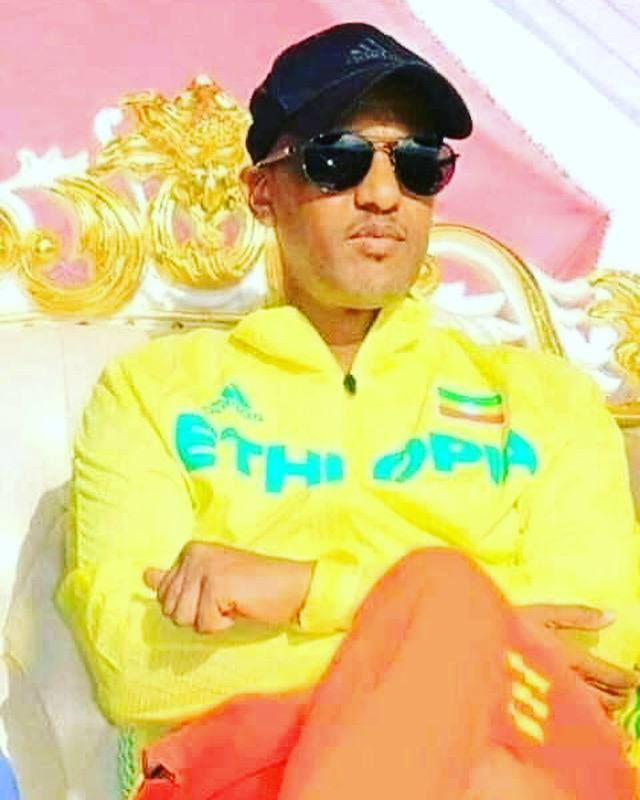 #ኢትዮጵያ|ውያን፡

ምናቡ በጎጠኝነት ያልጎበጠ
ልቡ በተረኝነት ያላበጠ
ኢትዮጵያዊነት ከዘር በላይ መሆኑን በቃላት ሳይሆን በተግባር ያረጋገጠ
የሰላም ሎሬት
የአብሮነት ተምሳሌት
ሰው የመሆን ልኬት
ሀቀኛ የለውጥ መሪ ፕ/ት ሙስጠፌ ዑመር እኝህ ናቸው!
