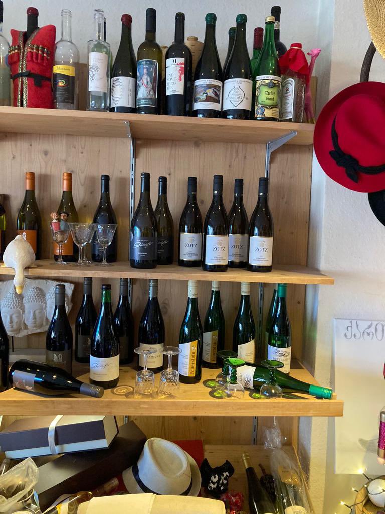 VaxMasx's tweet photo. We have wines from organic, natural and biodynamic wineries of Markgräflerland in our wine boutique, owned by family winemaking dynasties or independent winemakers. O! Vine Kaiserstrasse 10 Badenweiler #wine #ovinebadenweiler https://t.co/8xE4Ryj2Iv
