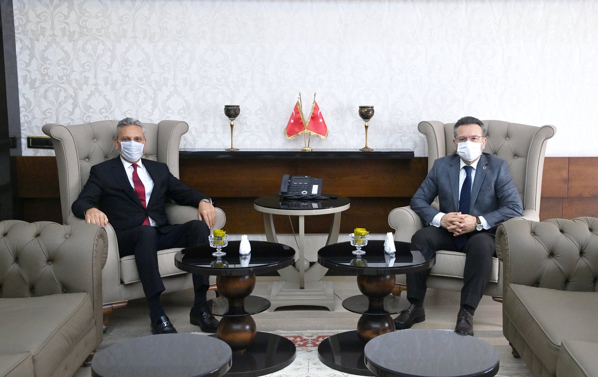 Aydın Valimiz Sayın Hüseyin Aksoy'u makamında ziyaret ettim.

Sektörümüzün her daim destekçisi olan kıymetli Valimiz ile Kuşadası Kongre Merkezi (KOMER) hakkında istişarelerde bulunduk.

#TÜRSAB #AYDIN #AydınValiliği #HüseyinAksoy #FiruzBağlıkaya #komer #kuşadası #turizm #tourism