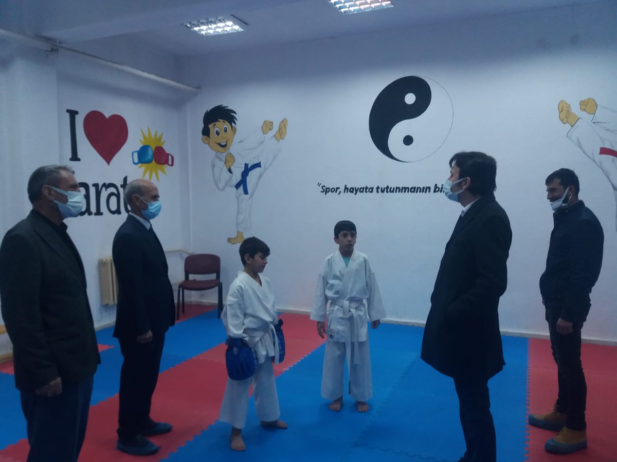 agustos_28's tweet photo. Solhan Kaymakamımız Sn.Muhammed Çetin ve Solhan Milli Eğitim Müdürümüz Sn. @IhsanYanilmaz okulumuzu ziyaret edip derslere iştirak ettiler. @solhankymk @DikmeBahattin @SolhanOzelBuro https://t.co/qMb2Bf5Rh9