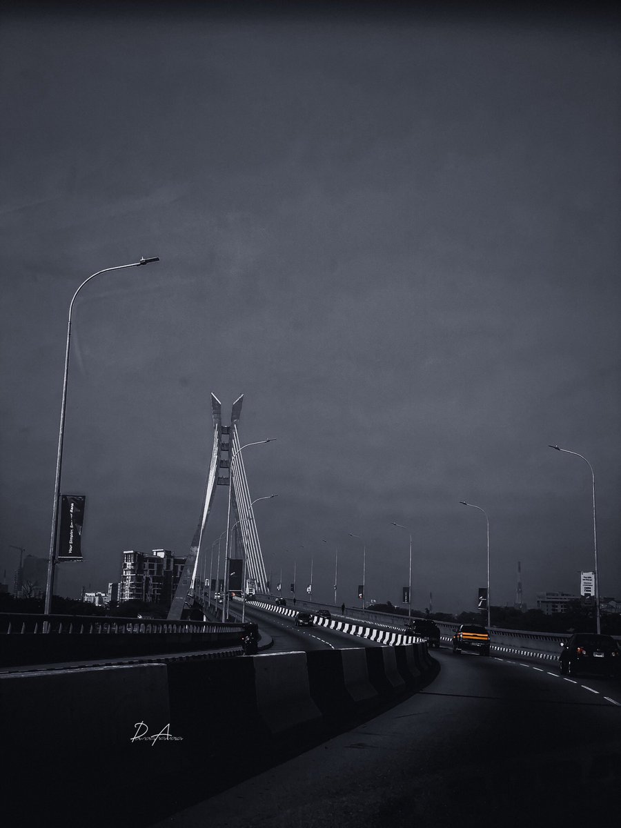 CalifaDamas's tweet photo. 🇳🇬🌍 Eko 
Been over a year I came to lagos with a lot of expectations and agenda to be met, a city filled with, talents, offers opportunities to all, how would I survive, how can I be a better person, these where question left to be answered by me. #fuelscarcity #nysc https://t.co/vQVAaL1RK0