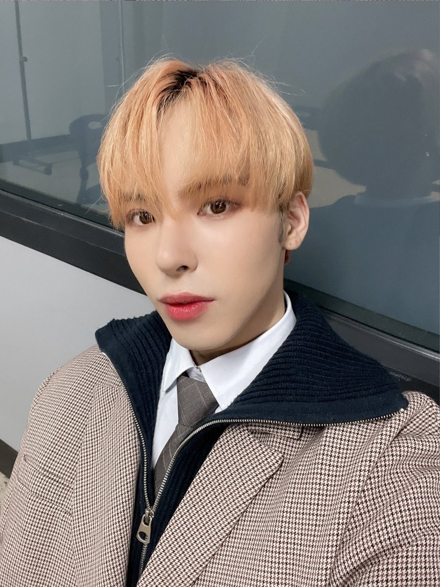 megamaxupdates's tweet photo. [ #KAN ]

Dress warmly #MAXIMUM I don't want you to catch a cold. Today is almost over 😭

#다음준도 #화이팅 

(trans: Hwaiting next week too) https://t.co/3z5cPs4rUU