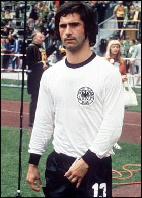 Saker_felix1's tweet image. ٦- سجل 735 هدف 🔥!