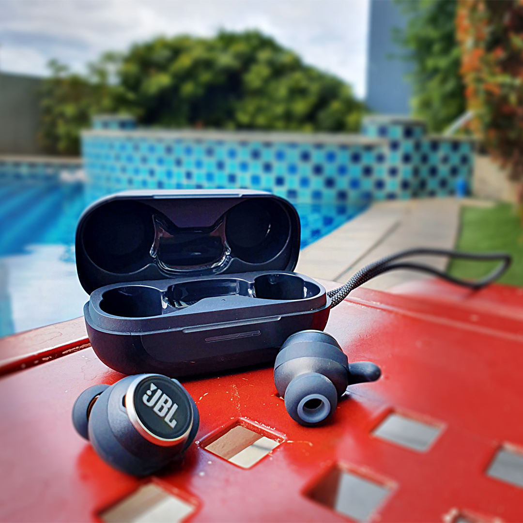 JBLPH's tweet photo. Taking a call poolside?
✔️IPX7 Waterproof
#JBLReflectMiniNC (₱8,299)
#JBLPH #DareToListen #JBLTrueWireless #SoundThatFitsYou #Earbuds https://t.co/X3pGslgljv