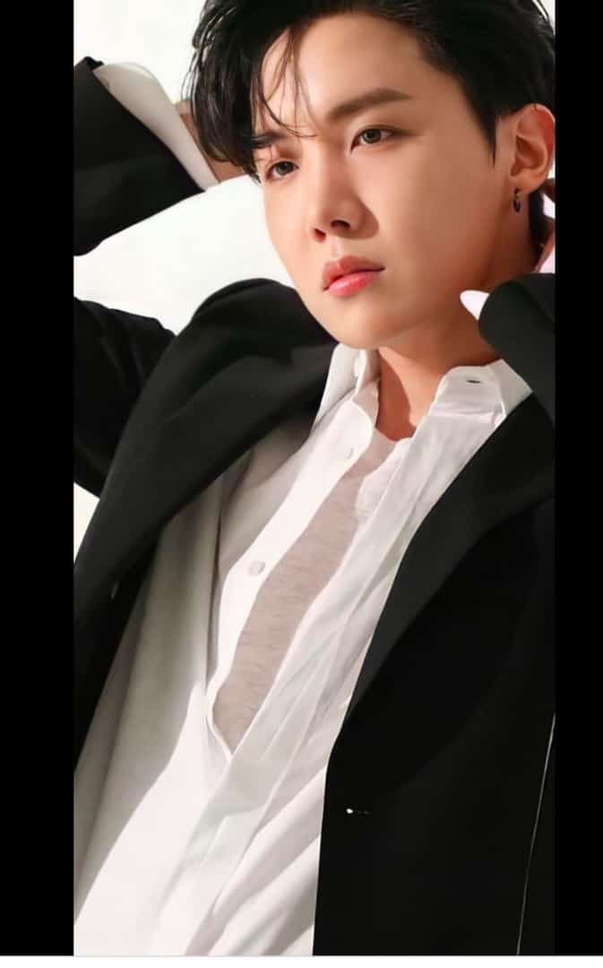 RahmanShaika's tweet photo. Happy birthday hobi 🥰😍🥰😍🥰😍@BTS_twt @BIGHITAudition https://t.co/OHSYIrPHTz