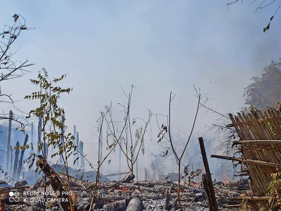 Chanapai247's tweet photo. Tw// FIRE
For the whole morning of Feb 18, junta terrorists had been setting the whole #ChaungOo village (Pale township) on fire. Currently, the arson is still smouldering one after another houses and details about destruction is unclear.
#2022Feb18Coup
#WhatsHappeningInMyanmar https://t.co/U76IXmGljZ