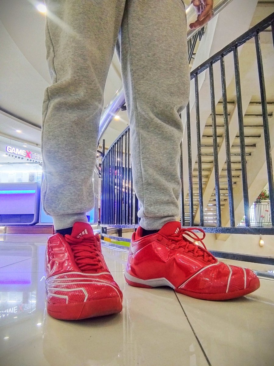 mcneilamandy's tweet photo. Red pero hindi magnanakaw.

#AdidasTMac2 https://t.co/IsHq3qYKij