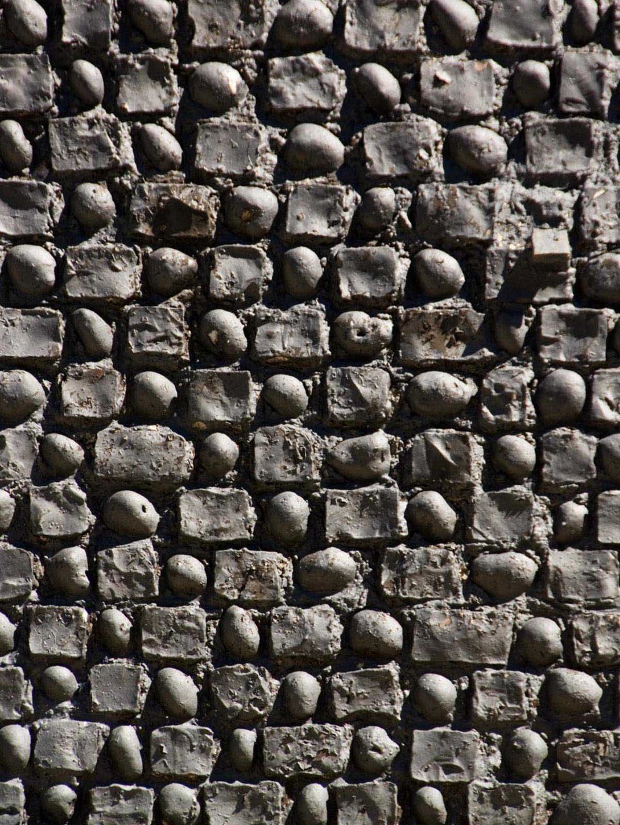 HE_Archive's tweet image. A beautifully textured flint wall at 57 Ship Street, #Brighton 

Photographed in 2007 for the Buildings of England: Brighton and Hove.

See its Listed Building entry at bit.ly/3H0P51F

#FlintFriday
#BuildingsOfEngland
