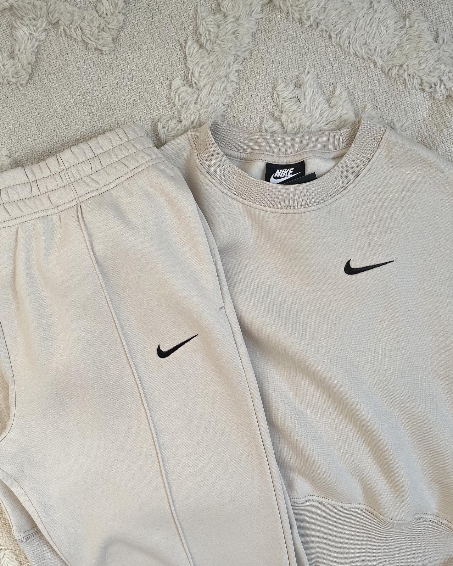 LONGUE VIE A TOUS MENNES on X L ensemble beige fleece Nike crewneck 50 https t phaM2i1qjK jogging 45 v https t 7XgQCO184b https t RdN1HPrMyv X
