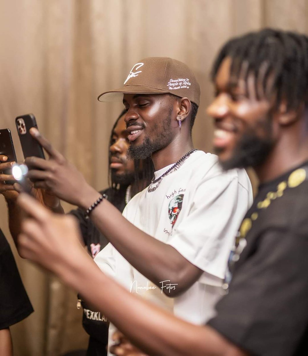 p2_lounge's tweet photo. @blacksherif_ left a spectacular impression on the faces of fans after they watched his Second sermon remix with @burnaboy privately at our Lounge. https://t.co/NwR7zde2y3