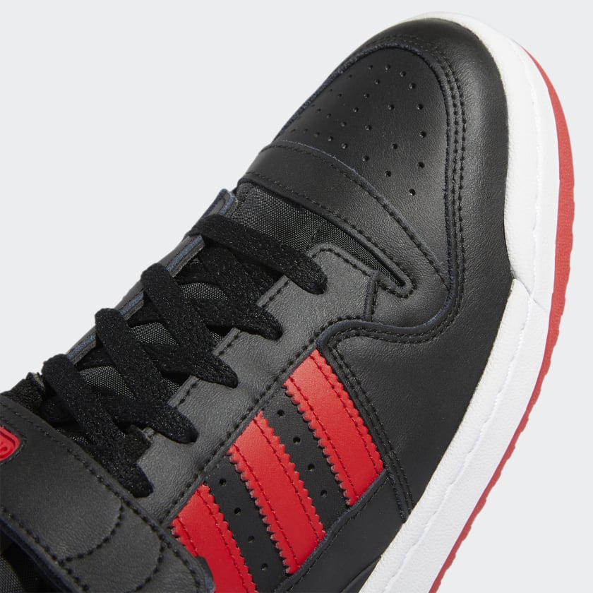 SOLELINKS's tweet photo. Ad: LIVE via adidas US
adidas Forum Low 'Core Black / Vivid Red'
=> https://t.co/MCT0X3KXcG https://t.co/sWltfjenkn