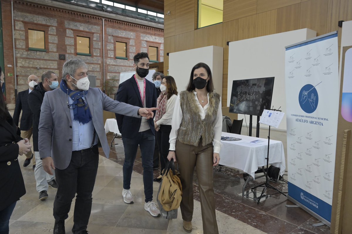 Ayer <a href="/ejovensantander/">Espacio Joven</a> y <a href="/ConsAtaulfoArg/">ConservatorioArgenta</a> participaron en la feria de enseñanzas artísticas de la <a href="/esac___/">ESAC Roberto Orallo</a> y <a href="/Canal_CESINE/">CESINE</a> y nuestros alumnos mostraron su talento en un pequeño concierto