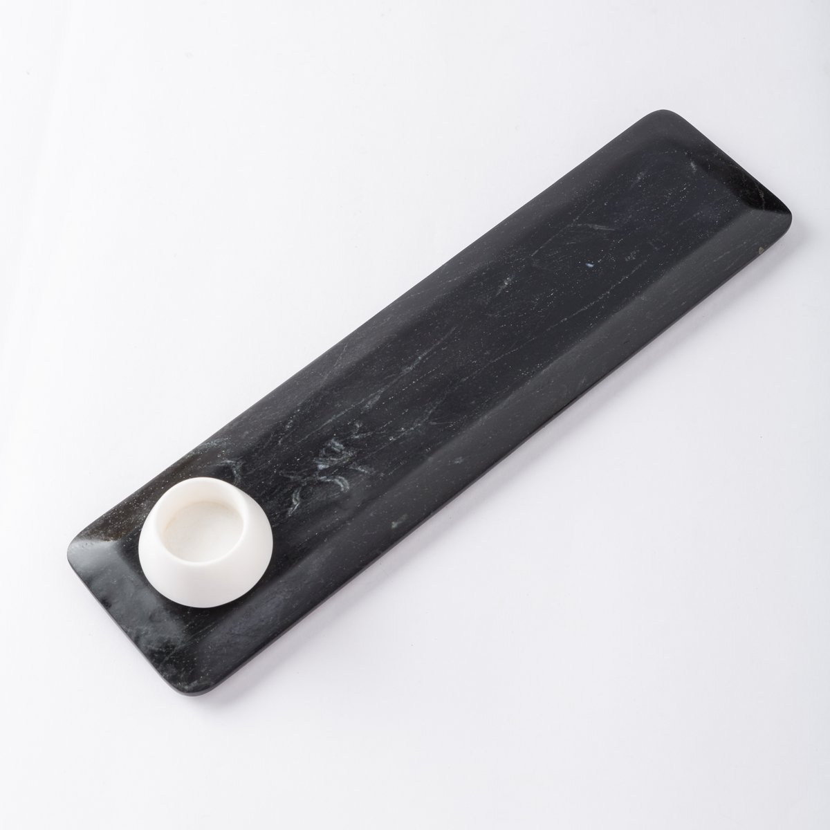 luxuryfacts's tweet photo. Perfect for an intimate soiree, and made with #ethicallysourced and sustainably hewn marble, this stunning platter and #bowl from @sereindecor is ideal for mindful portions and the conscious aesthetic. 
Get yours from LF shop.

https://t.co/tjf0ZMoDyW

#lfshop #sereindecor https://t.co/X8w21bHL2I