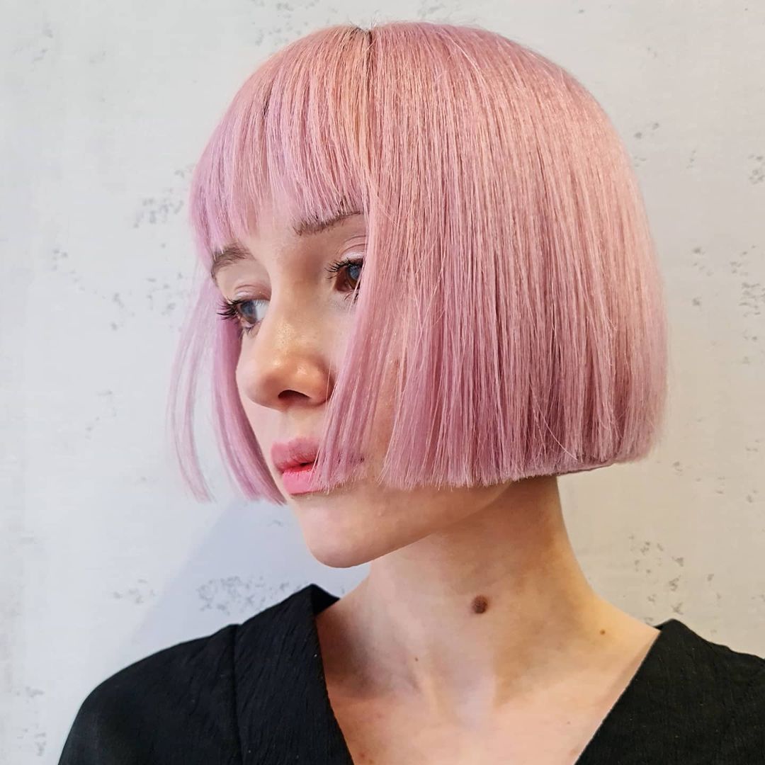 SalonSuppliesUK's tweet image. Pink hair, don't care 💁‍♀️

Don't worry, @tilishevskaya_svetlana has provided us with the formula for this killer #BobHair 🎨
1️⃣ #LightPlex + 4%
2️⃣  #PermanentColor 9/65 + 10/65 + /65 + 1,9%

@KadusPro