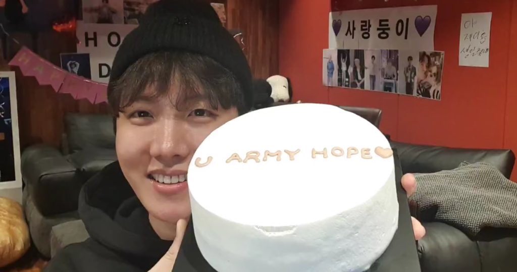 allforpurpleph's tweet photo. [#AFPPHGA] Hobi Birthday GA 🥳

✨JHOPE SG SET (ID, Posctcard, Poster)
✨ mbf, like &amp; rt
✨ reply your fav song from Hope World, picture of him, short message, tag @BTS_twt &amp; your friend, and HTs (will check these)
✨ end time: tba

#HAPPYJHOPEDAY
#uarourhope
#OurForeverBlueSide https://t.co/ICDJCdxz4y