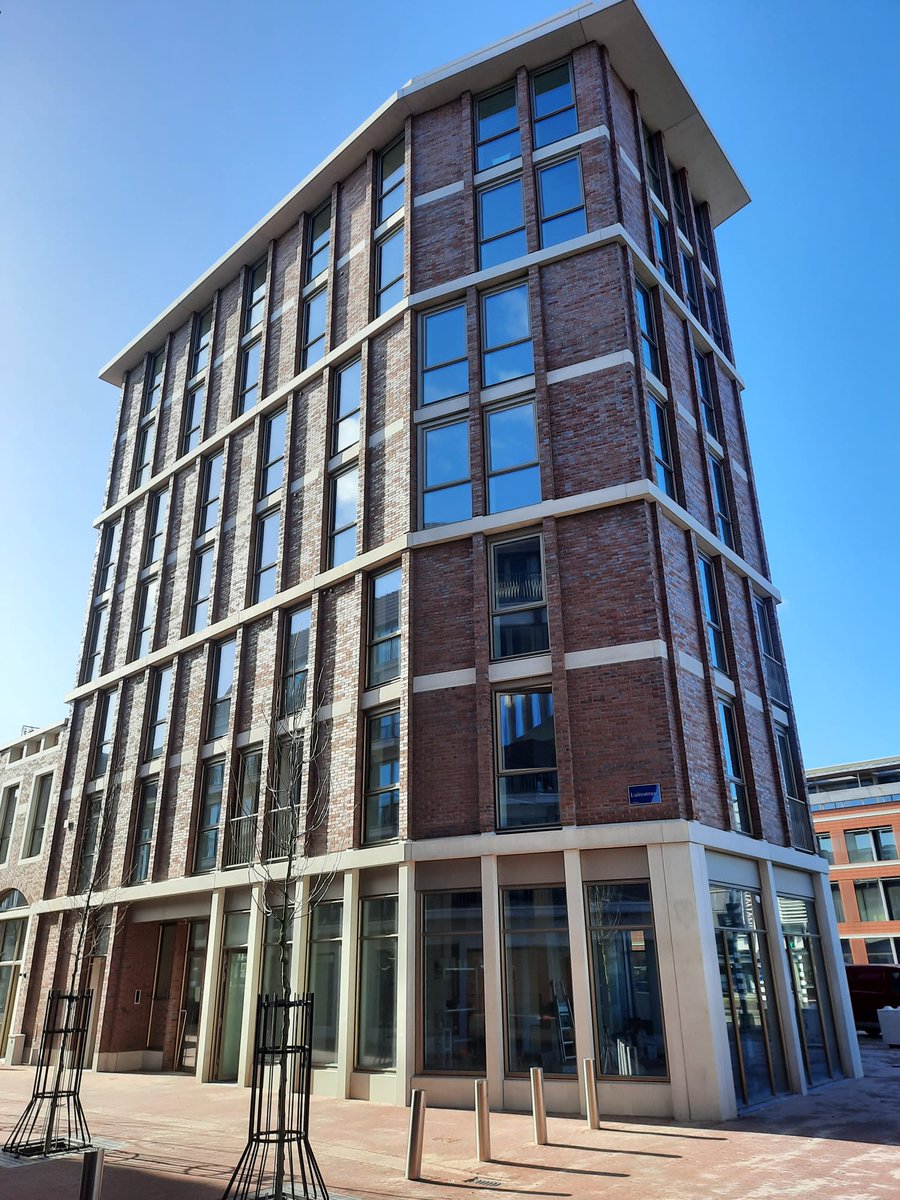 De opleveringen van de woningen van project Raaks III in hartje Haarlem zijn gestart! Een nieuw en energiezuinig thuis voor de bewoners van de 31 appartementen. De duurzame woontorens zijn naar het ontwerp van <a href="/geurst_schulze/">Geurst & Schulze</a>. Wonen, werken én leven komen mooi samen in Raaks III.