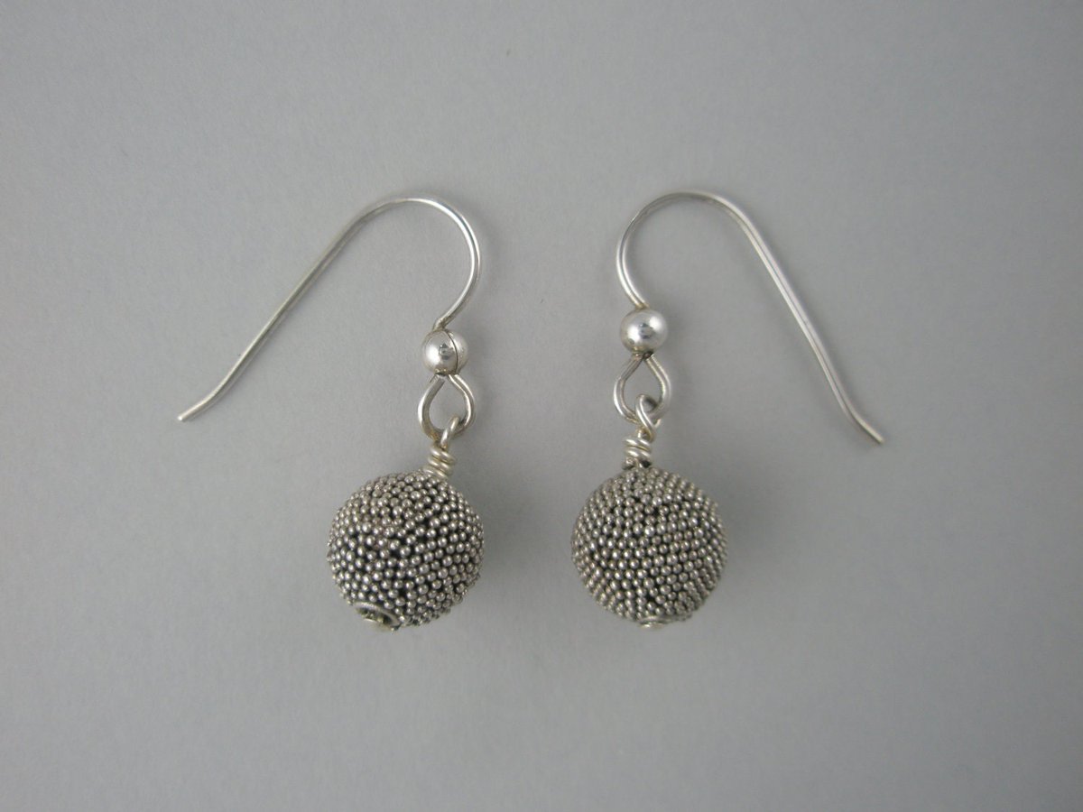 stoneberri's tweet photo. Textured Sterling Silver Earrings https://t.co/p5aNBVfT2x #Etsy #Stoneberri #AllSilver https://t.co/gbFBOjTpHS