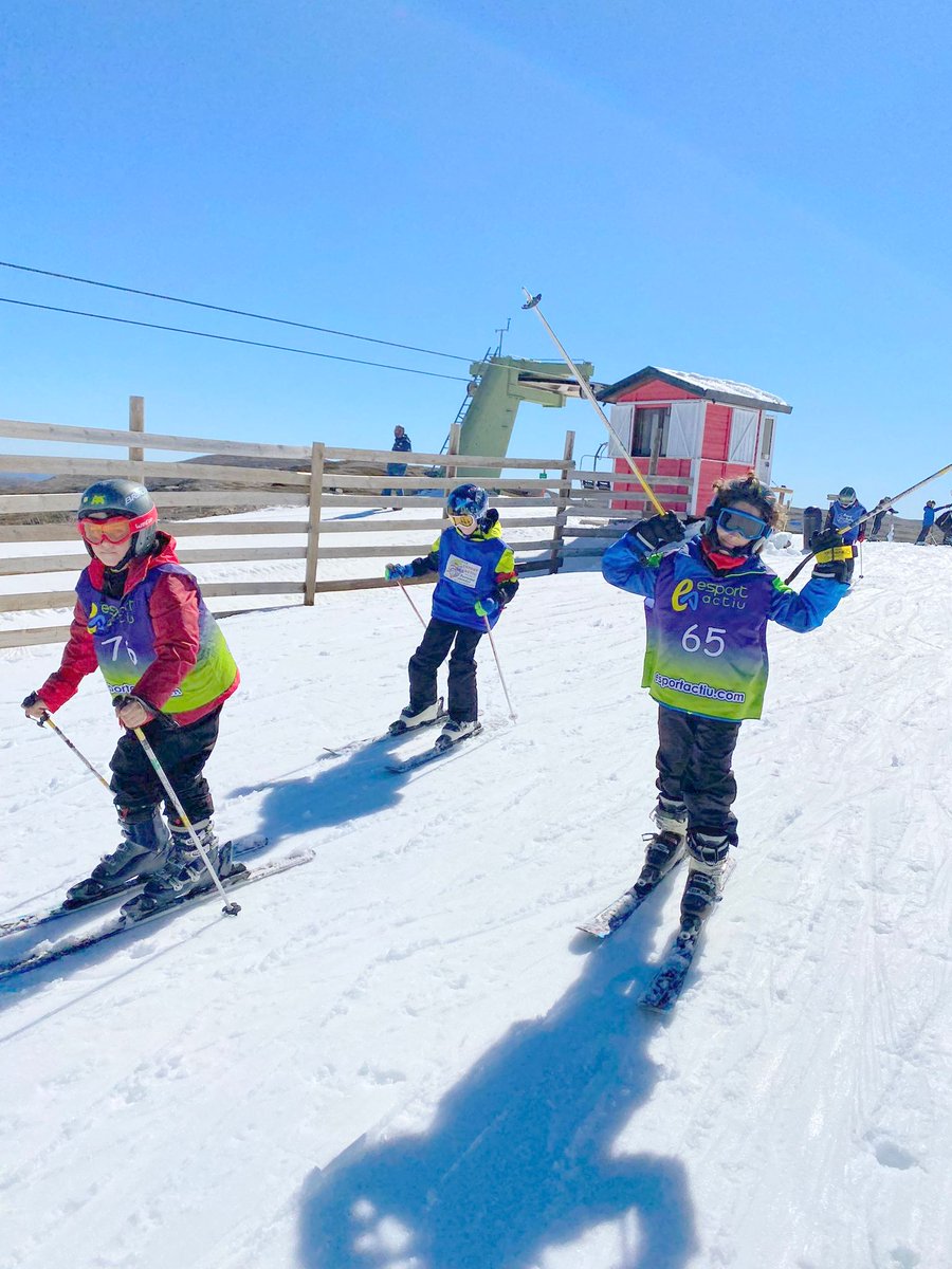 C_Mas_Camarena's tweet photo. ❄️ ¡Jornadas en la nieve!❄️
🗻 Los alumnos de 4º, 5º y 6º han disfrutado de unos fantásticos días de esquí en la estación de Javalambre.
⛷ Nuestros pequeños esquiadores no han parado de bajar por las pistas guiados por los monitores de @ESPORTACTIU1 
¡Se lo han pasado bomba! https://t.co/zzMIsIZVdi
