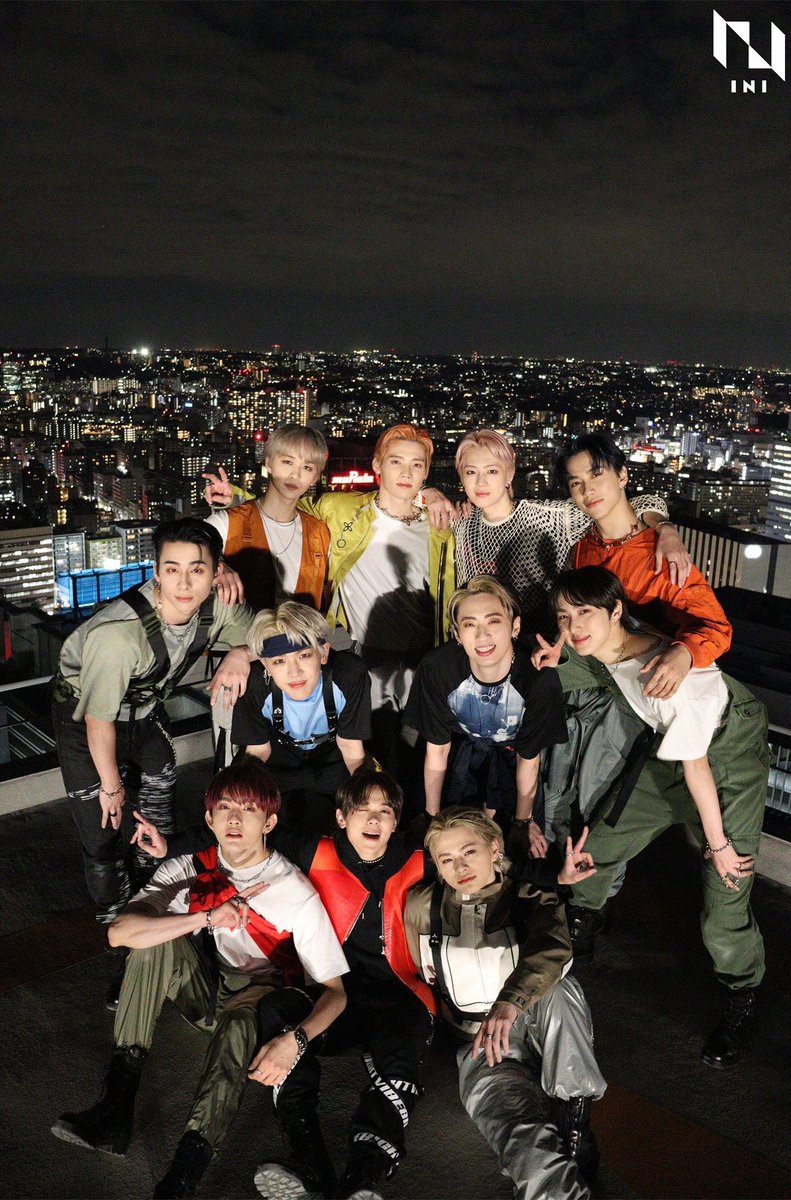 集合写真って誰かは半目だし全員が納得して世に出せる写真ってないもの