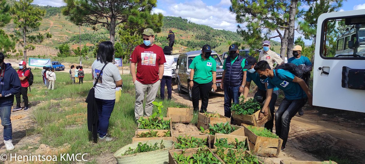 heniraza's tweet photo. Working together for a better and greener future. Tree planting 2022 in Ambalavao Atsimondrano, well done @TeamKMCC @UKinMadagascar @DurrellWildlife @robensgroup https://t.co/ilpmt6hF0U