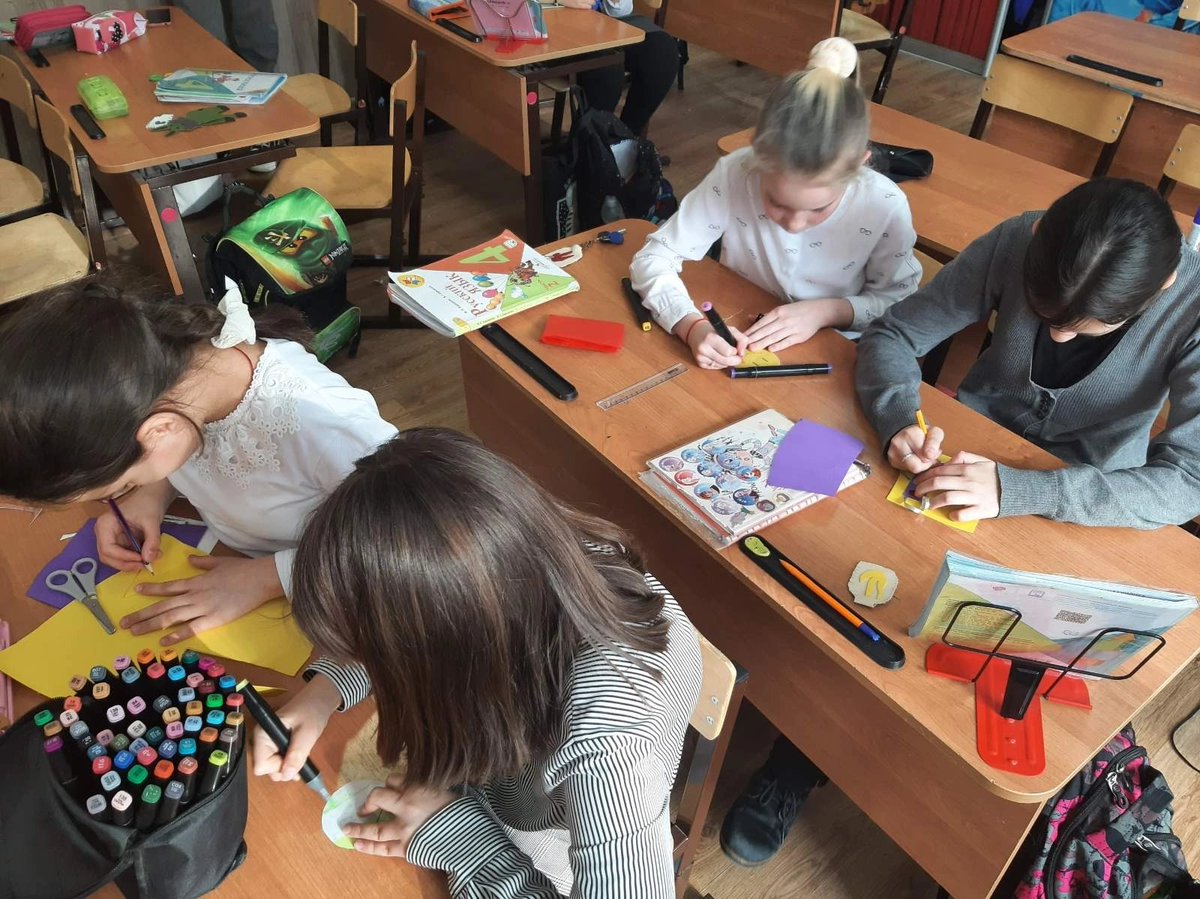 🎨Ученики начальной школы в рамках мероприятий, посвященных дню родного языка, поучаствовали в конкурсе " Я рисую букву". Работы получились яркими и необычными. Очень сложно выбрать лучшие.
#Школа76Самара #деньродногоязыка2022 #ВсеМыРоссия #ДружбаНародов #ГодКультурногоНаследия63