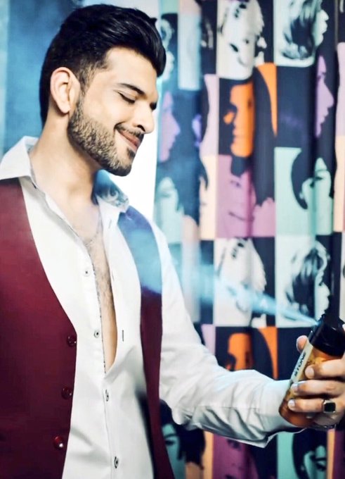 manz_pure_soul's tweet photo. @kkundrra Too hot to handle🔥🔥🔥🔥 Two things you have to do immediately sunny 
1.First apply ointment to that wound on your fingers
2. sleep well because we are so much concern about your health.
#KaranKundrra #TejRan https://t.co/aAel9ZW5vL