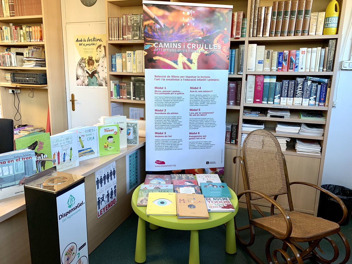 EscolaVillena's tweet photo. La biblioteca de l’escola s’omple d’art amb “Camins i cruïlles. Art i artistes en els llibres per a infants” de @RosaSensat  #bibliotecaescolar
Gràcies @afaisabeldevillena en gaudirem durant el febrer i març. https://t.co/iF8Y79lsCA