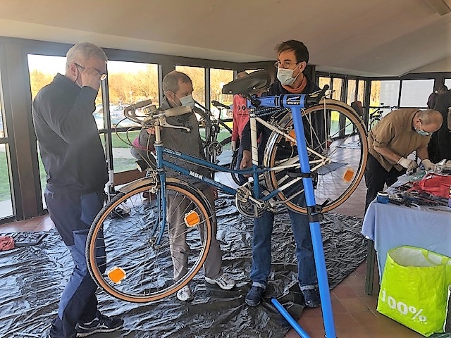 Transitionneur's tweet photo. 🚲🔧 Retour le 1er #atelier #Entretien #vélo Répar' Vélo organisé avec la Vicyclette.🧑🔧🚲🔧
Réservez d'ores et déjà votre créneau pour les prochains ateliers 12 mars, 9 avril et 14 mai. https://t.co/E8uNuVc2ya
#reparvelo #entretienvelo #atelierreparvelo https://t.co/4SL2Bp9vaK