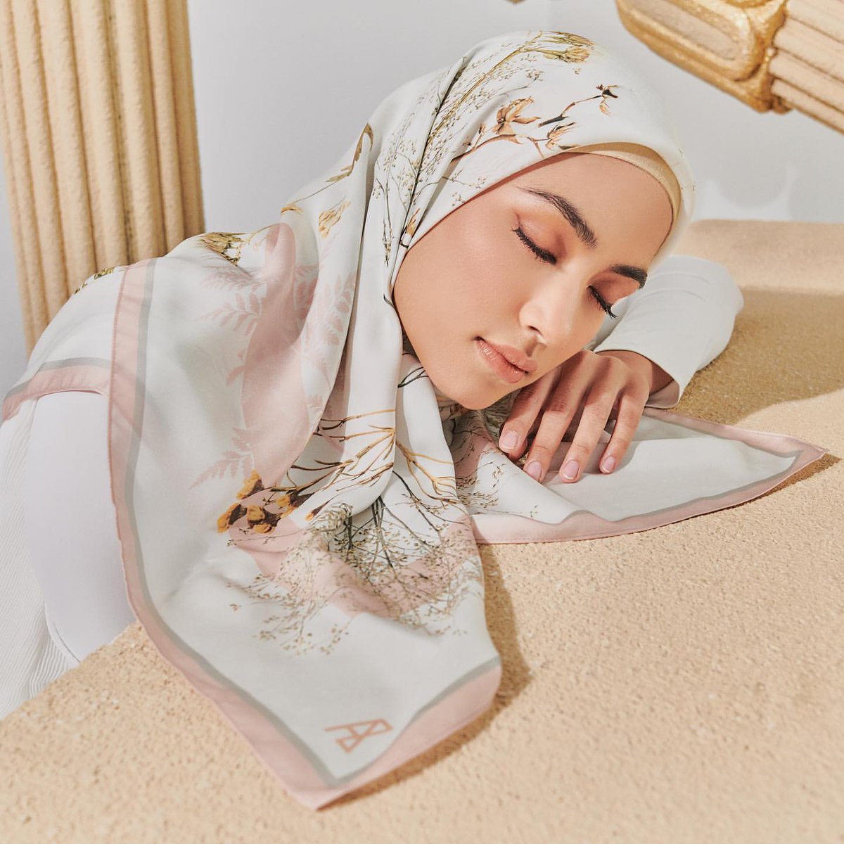 azprintonline's tweet photo. On model vs on me hehe 😉

Tudung terbaru dari AZ iaitu ✨PRESTIGE✨ akan launching kejap lagi. Jangan lupa tau dapatkan koleksi istimewa sempena Hari Wanita Sedunia ni. Very exclusive dan semua details about this scarves luvvv sangat 🥰  #ameerazaini https://t.co/8OCpUhjIjp