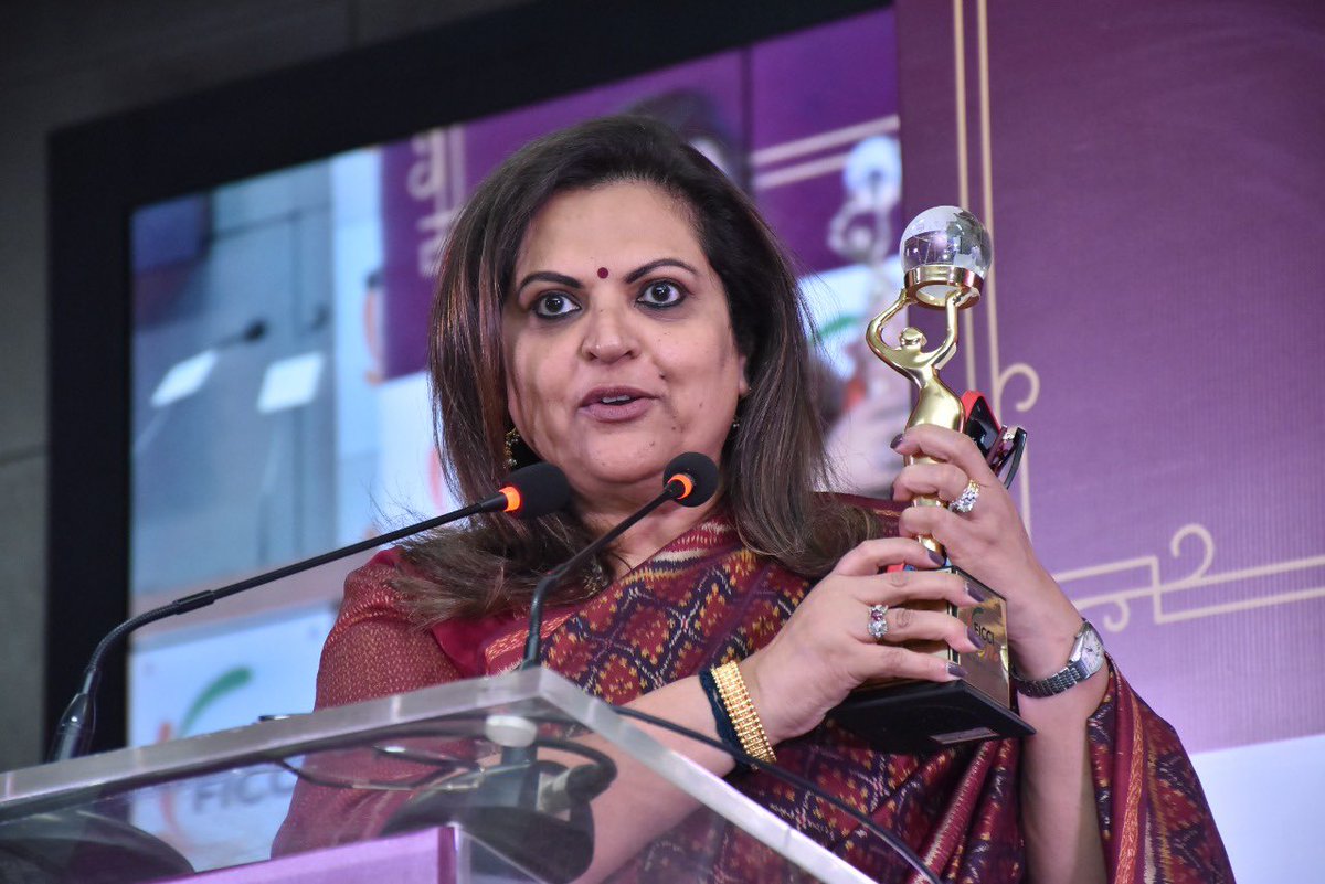 navikakumar's tweet image. Grateful for being honoured by @FICCIFLO with the FLO Award for Excellence in the Media category. And to receive this from @VasundharaBJP made it even more special.