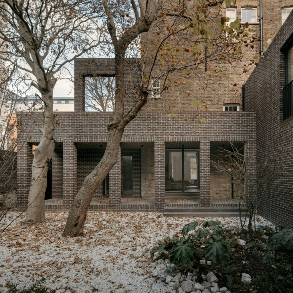 afasiaarq's tweet photo. #Erbar Mattes | https://t.co/JrsCDd7J4k | posted by afasia | daily entries on contemporary art and architecture #afasiaarchzine #afasiaarq
Blockmakers Arms . London Erbar Mattes Architects . + AJ The Blockmakers Arms is a former mid-nineteenth century public house situated in … https://t.co/Fmr6wMMdlt