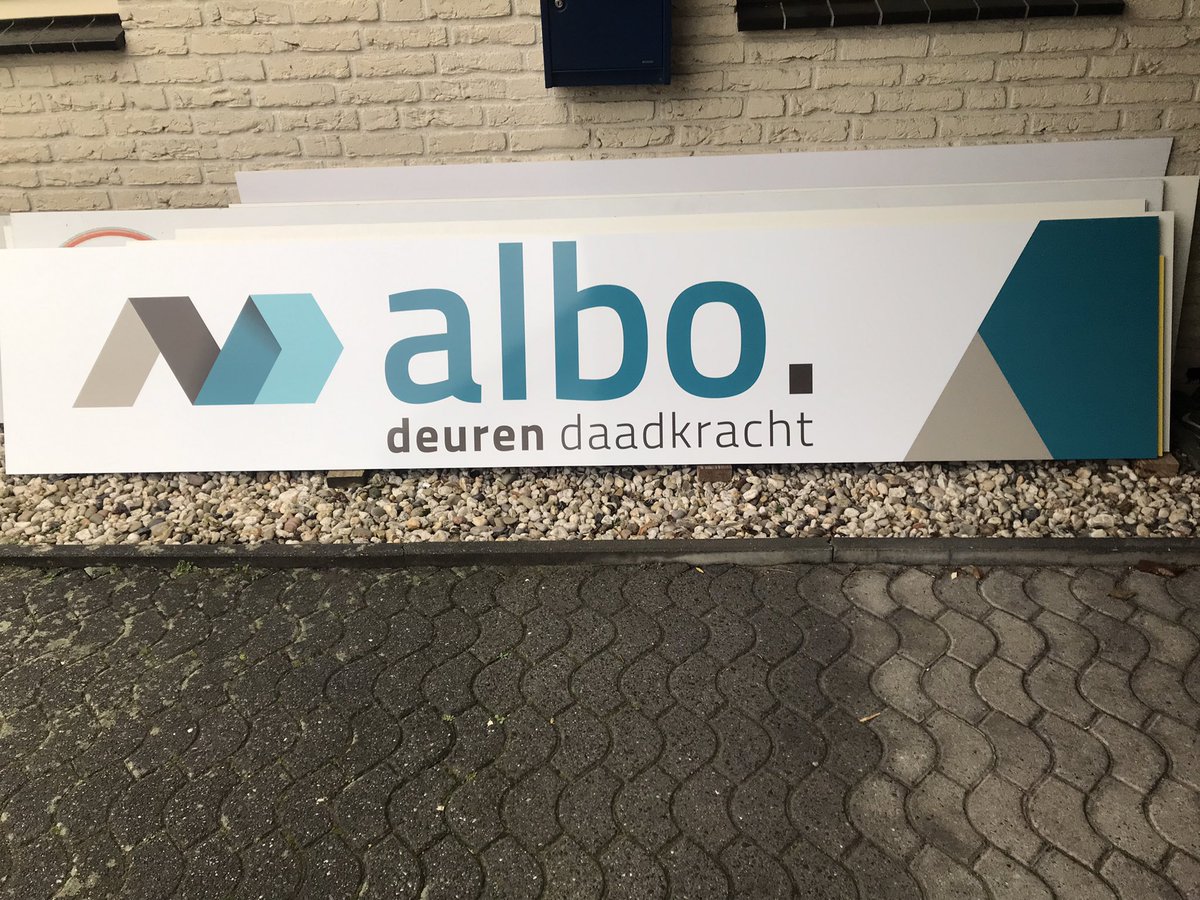@ALBO Deuren uit #albergen is ook sponsor in Saasveld. Een fraai #reclamebord siert straks het sportpark bij <a href="/Saasveldia/">VV Saasveldia</a> #sponsor #hoofdveld