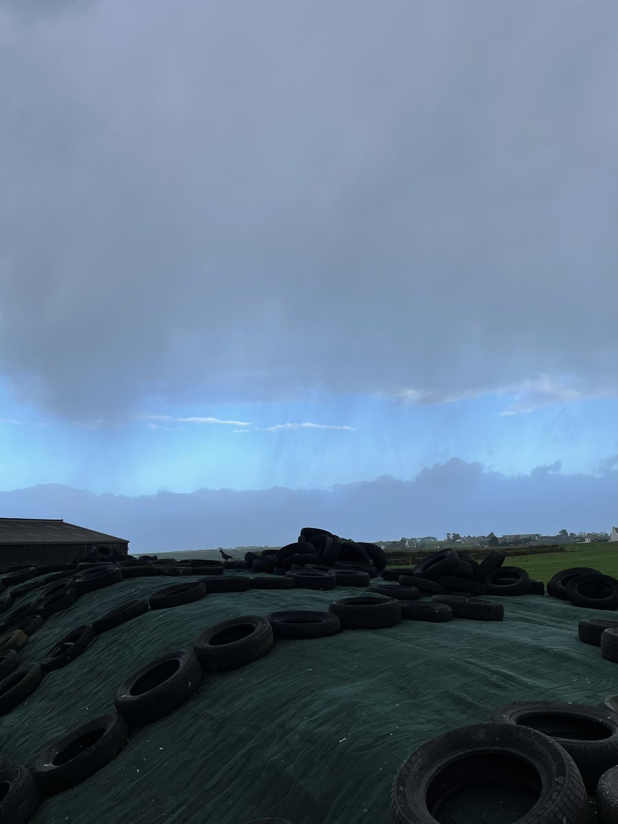 Un joli rideau de pluie mais ça va il est pas pour moi 😅
Mais non de Dieu qui c’est le c.n qui a oublier de couper le ventilo 😂💨💨