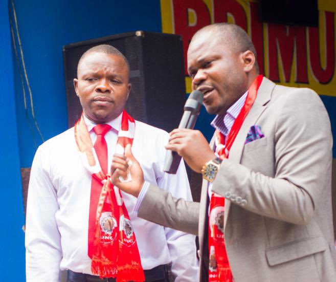 KKamerhe's tweet photo. #KinshasaPonaKamerhe 
Avec sa base de la Com. Kinshasa, le VP LUKUNGA @AgapaoDaniela  reçu le Président @JolMongu2 Dans une ambiance électrique et chaleureuse. Toujours dans le cadre de la sensibilisation aucune commune sans l’@uncrdc. 
NA LISANGA NDE TOKO LONGA https://t.co/lo7DDRZMwe